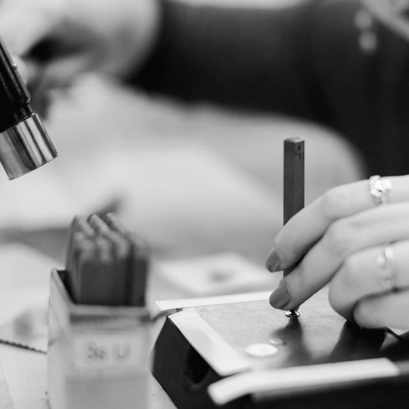 “High Five!” Hand Clap Dainty Cute Simple Necklace - Picture 7 of 16